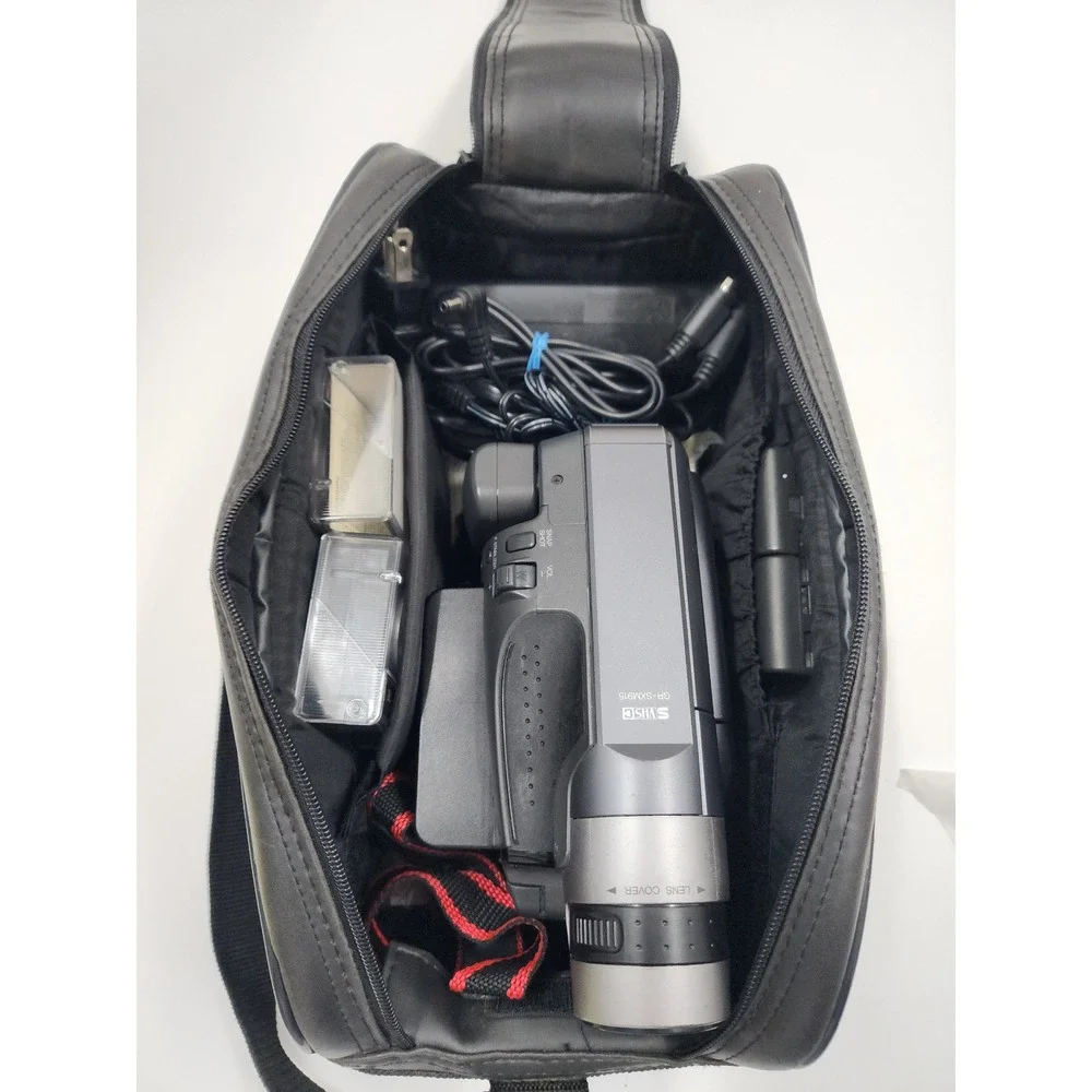 JVC GR-SXM915U Super VHS-C Camcorder Bundle 320x Zoom 3in LCD Remote Case Tapes